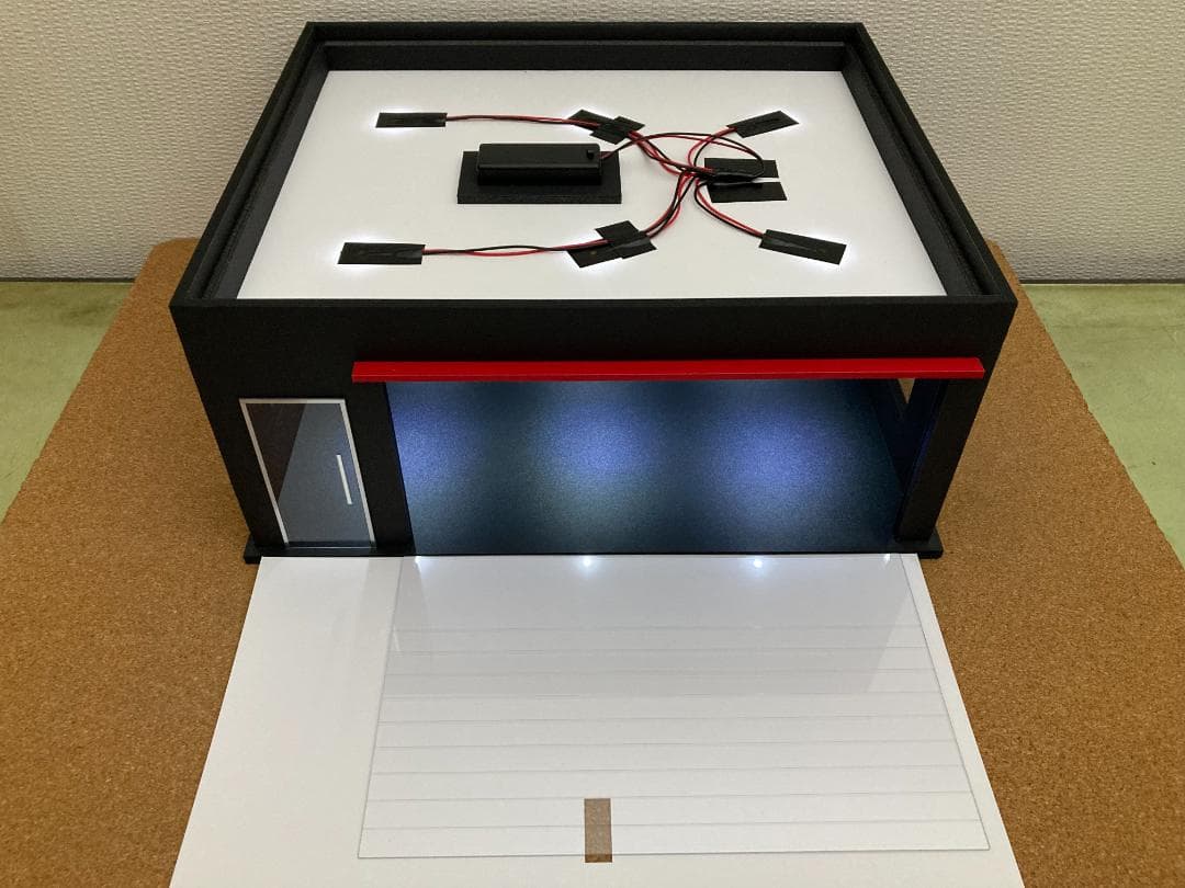 ミニカー用ジオラマ：1/18 ショールームタイプガレージ／車＆バイク展示！