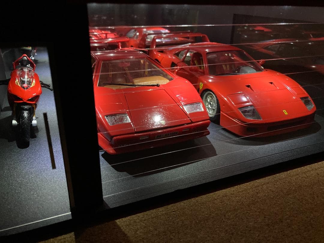 ミニカー用ジオラマ：1/18 ショールームタイプガレージ／車＆バイク展示！