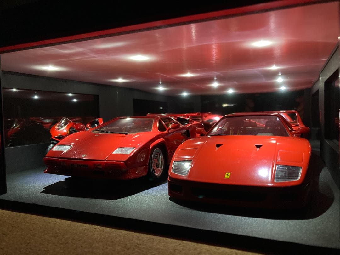 ミニカー用ジオラマ：1/18 ショールームタイプガレージ／車＆バイク展示！