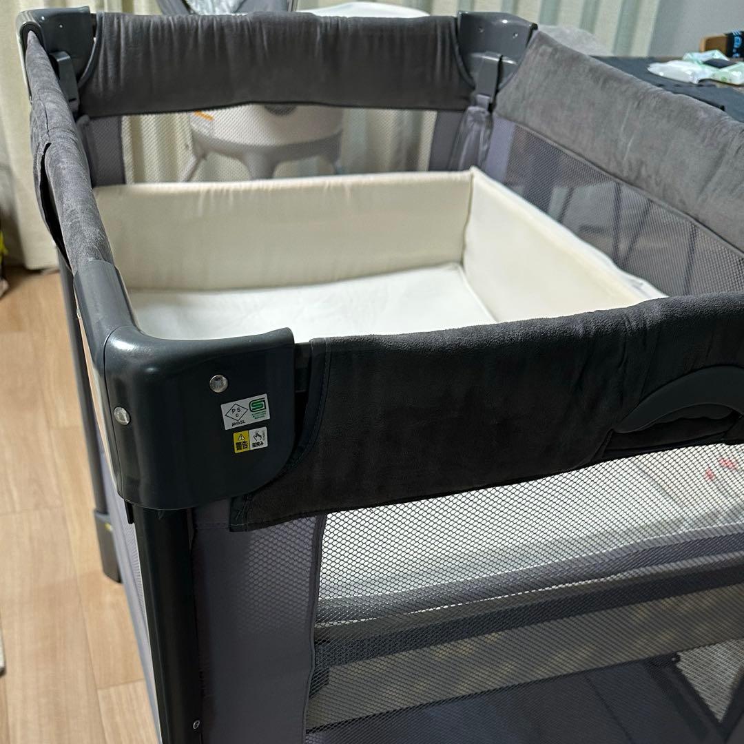 【送料無料】 アップリカ ココネルエアープラス　ベビーベッド グレー