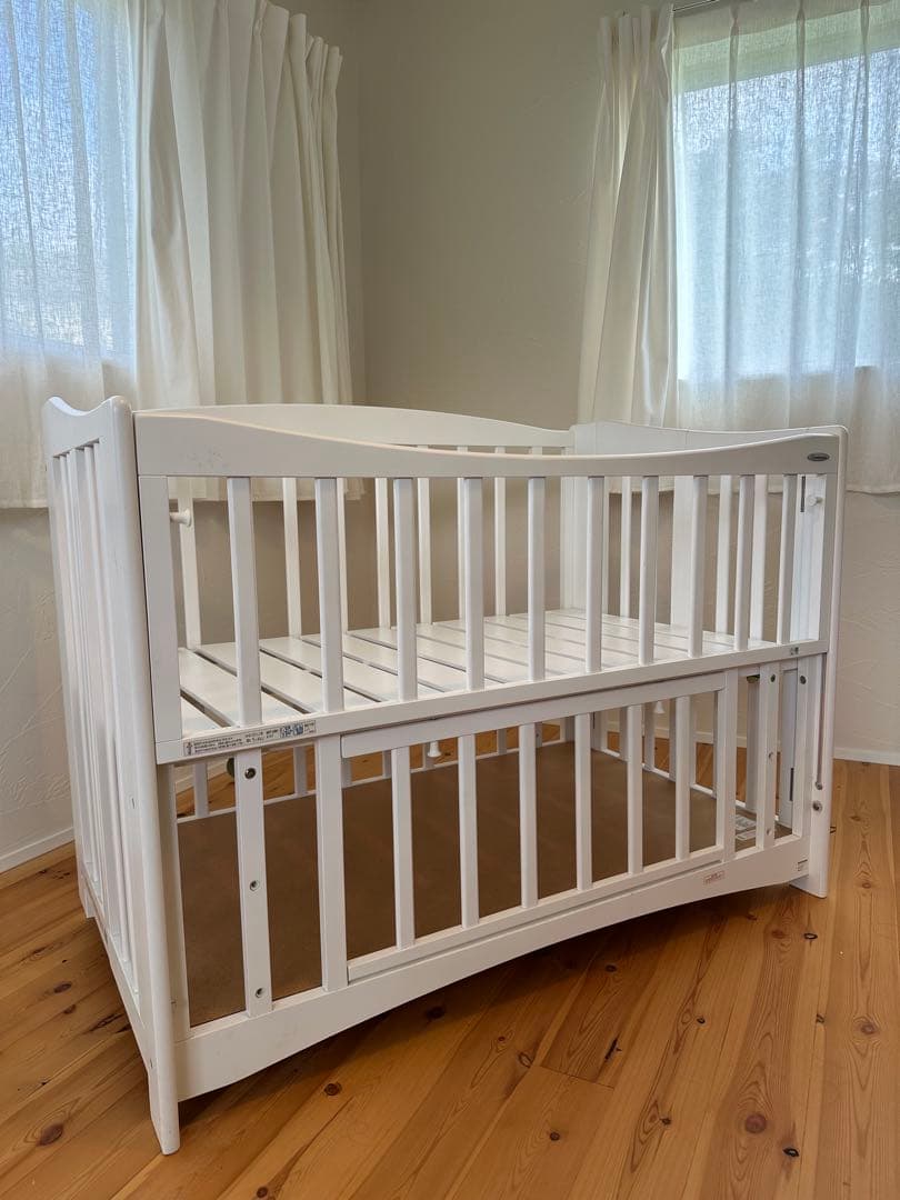 ホワイト　ベビーベッド　コンビミニ