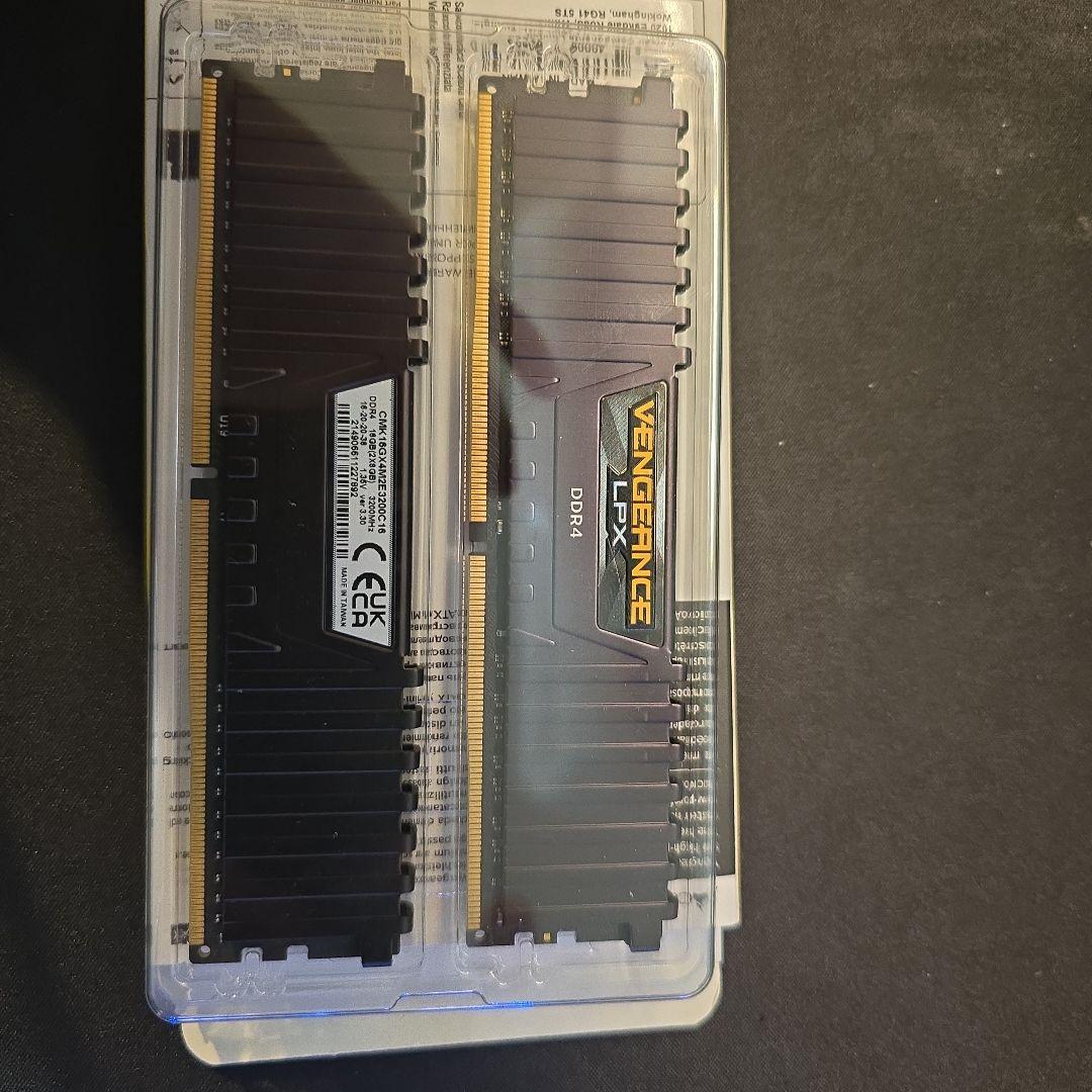 メモリー DDR4 16GB (2x8GB) 3200MHz CORSAIR