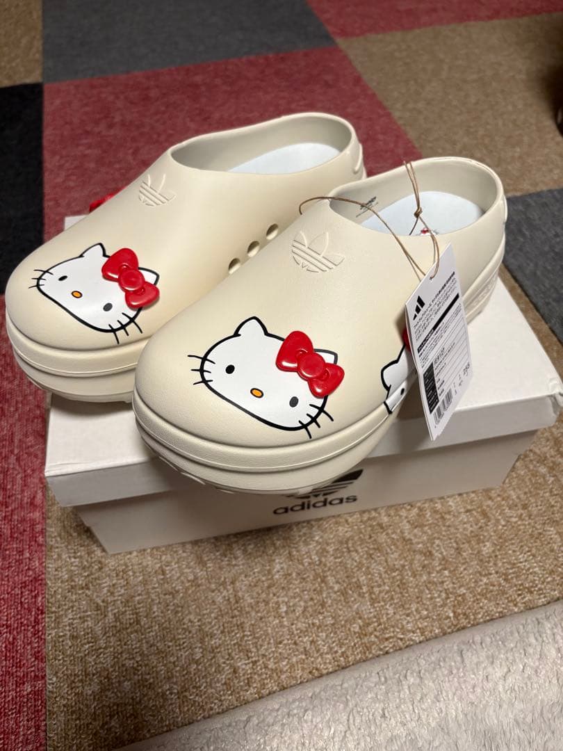 新品　アディダス ハローキティ サボ アディフォーム スタンスミス 25.5