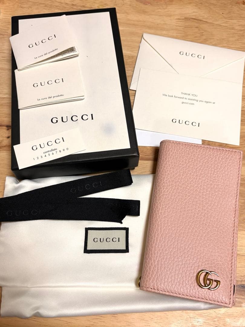 GUCCI iPhoneSEケース　7 8 手帳型　未使用に近い