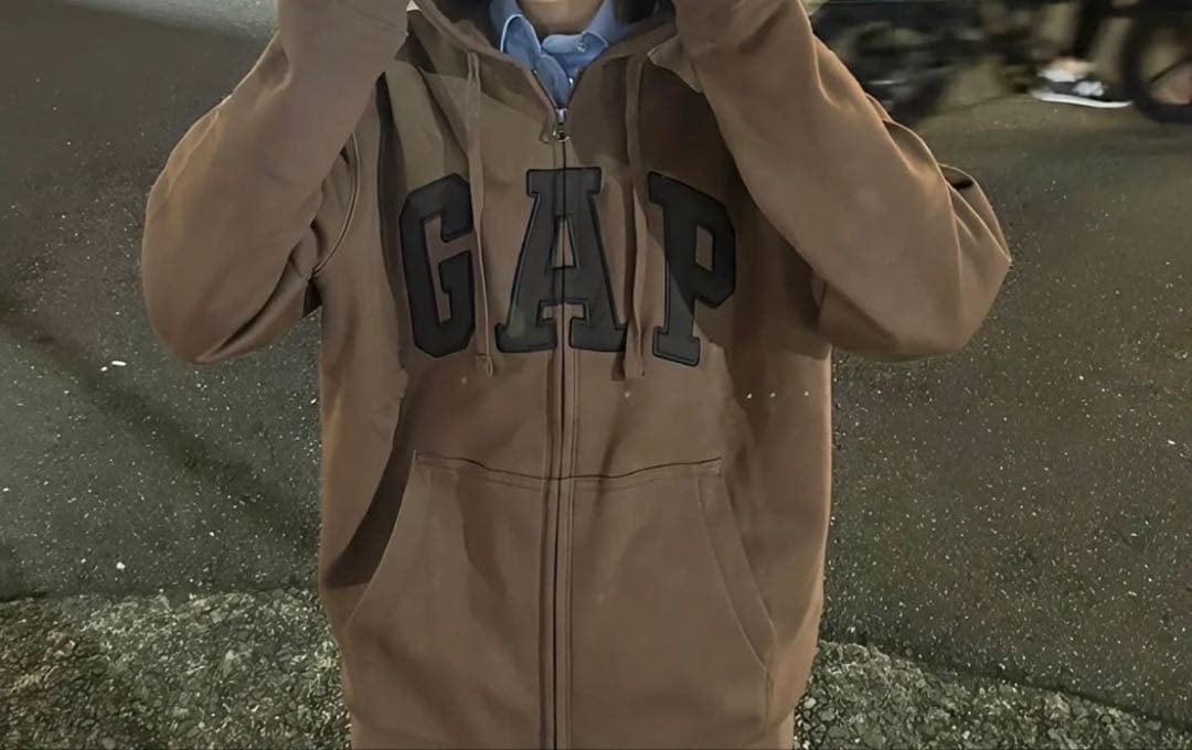 GAP ロゴジップパーカー　ブラウン