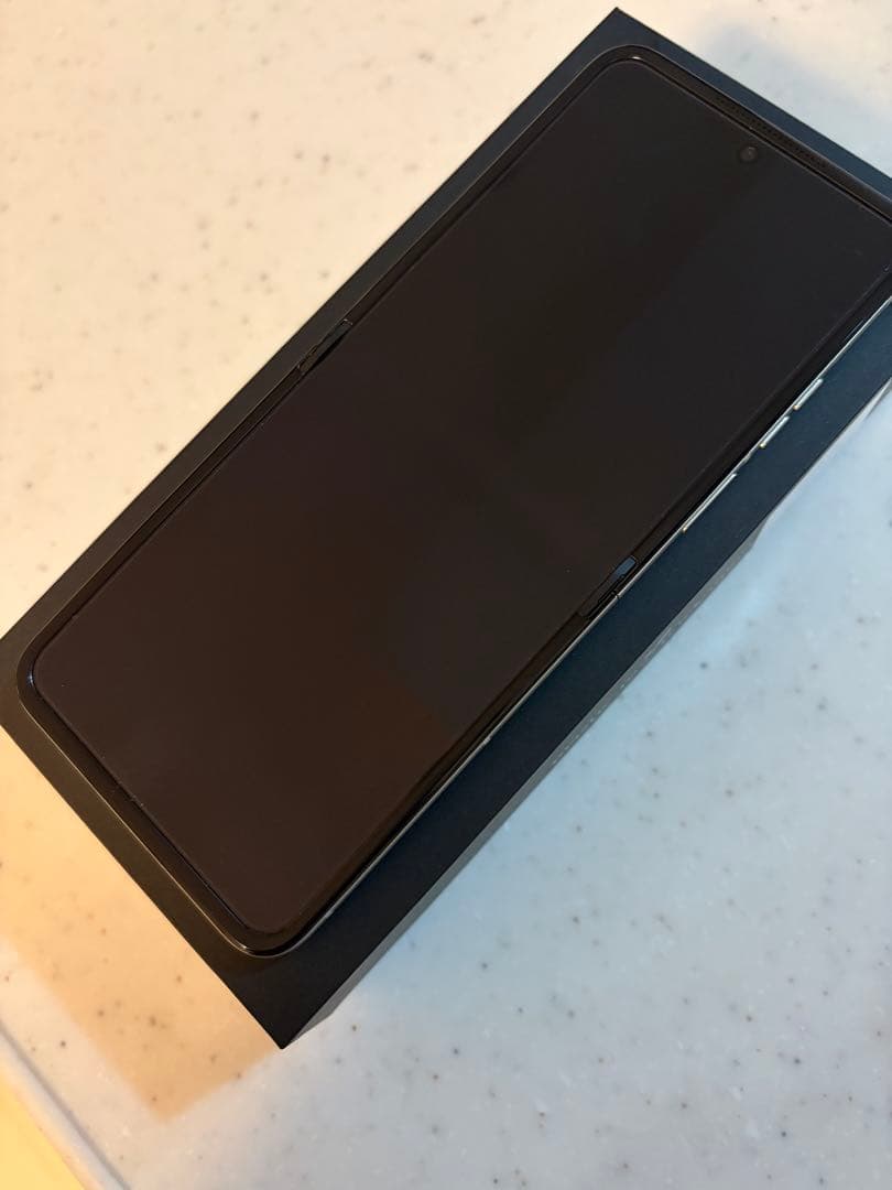 MOTOROLA razr 60 ライトスカイホワイトSIMフリースマートフォン