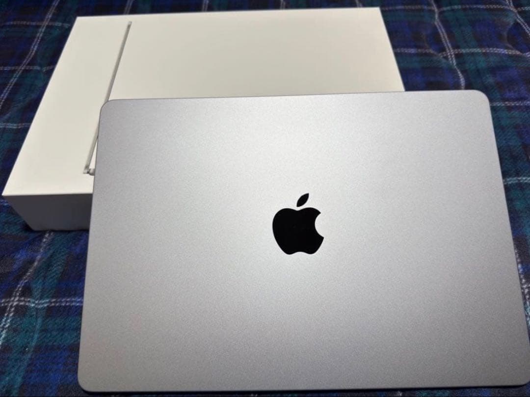 MacBook Air / M1 / 2020 / 放電回数 15/ 美品
