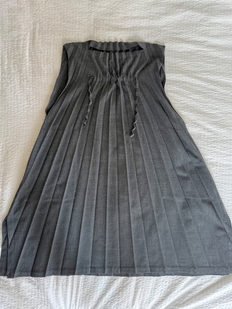 me Issey Miyake グレー プリーツ ノースリーブワンピース