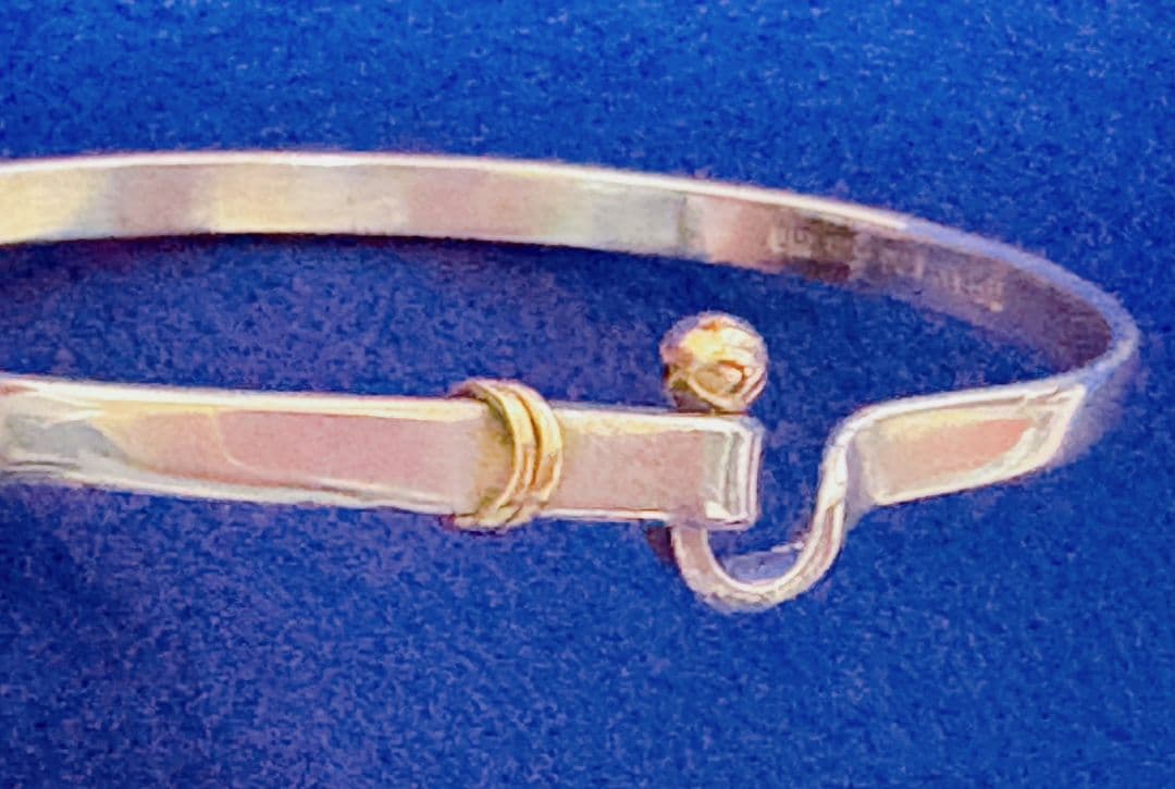 Tiffany & Co. フックアンドアイ　ゴールド＆シルバーバングル