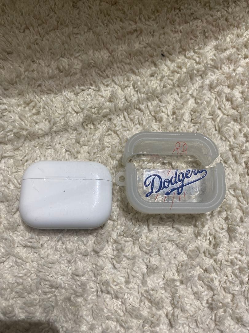 ム*6様 AirPods Pro第二世代本体 ホワイト Dodgersケース付き