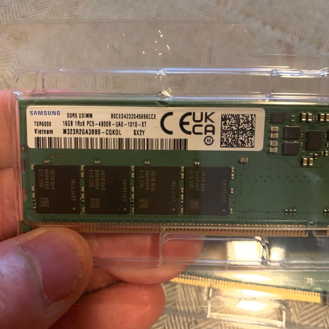 Samsung 16GB x2 DDR5 メモリー　合計32GB