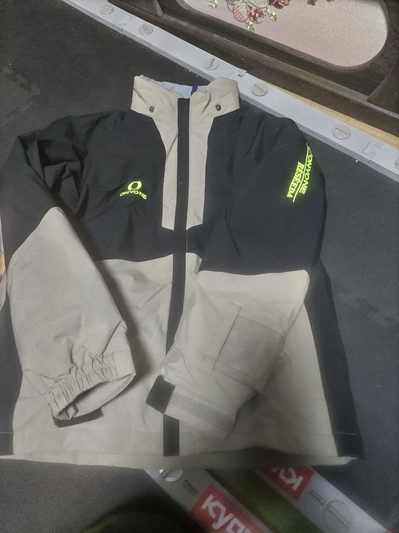 美品！ジュニアスキーウエアセット23-24モデルONYONE RESÉDA