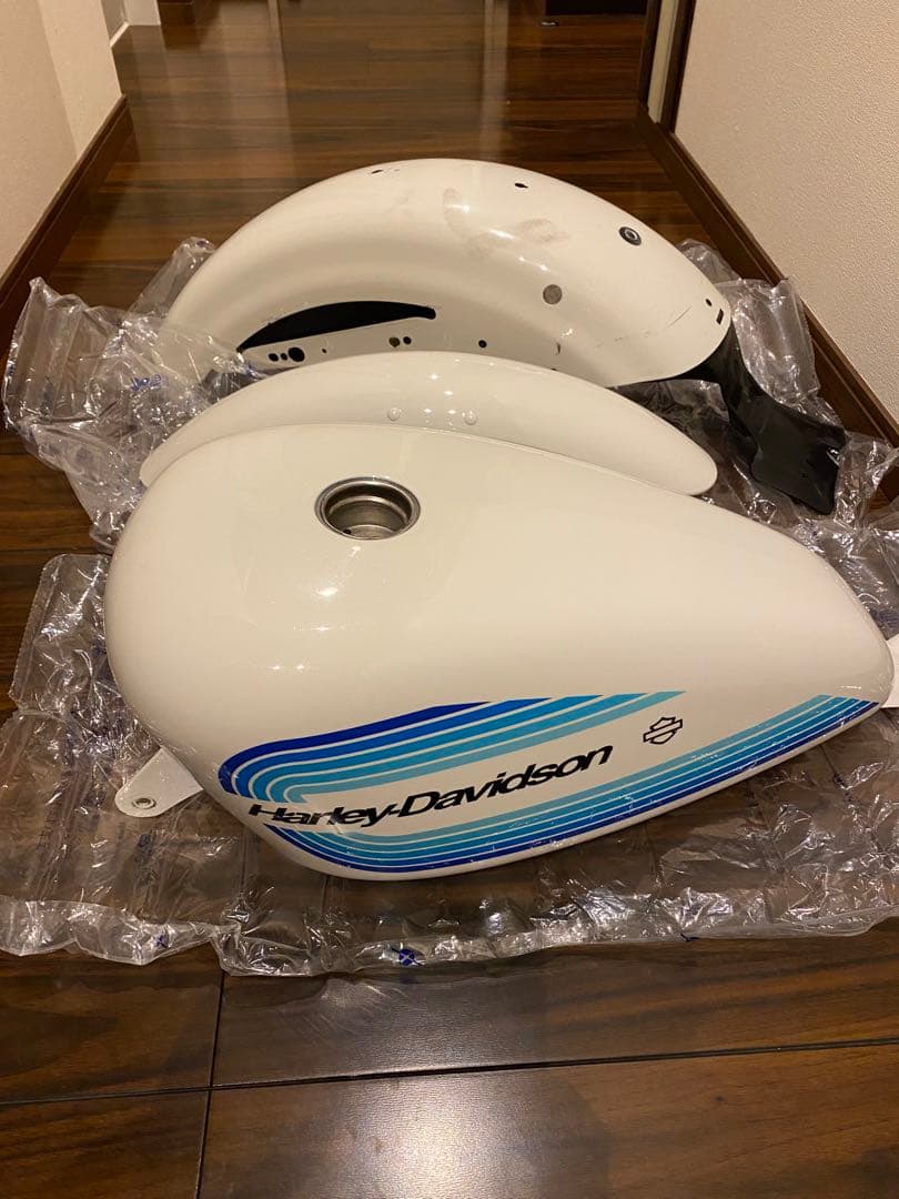 美品！ハーレーxl1200ns純正タンク・フロントリアフェンダーセット白