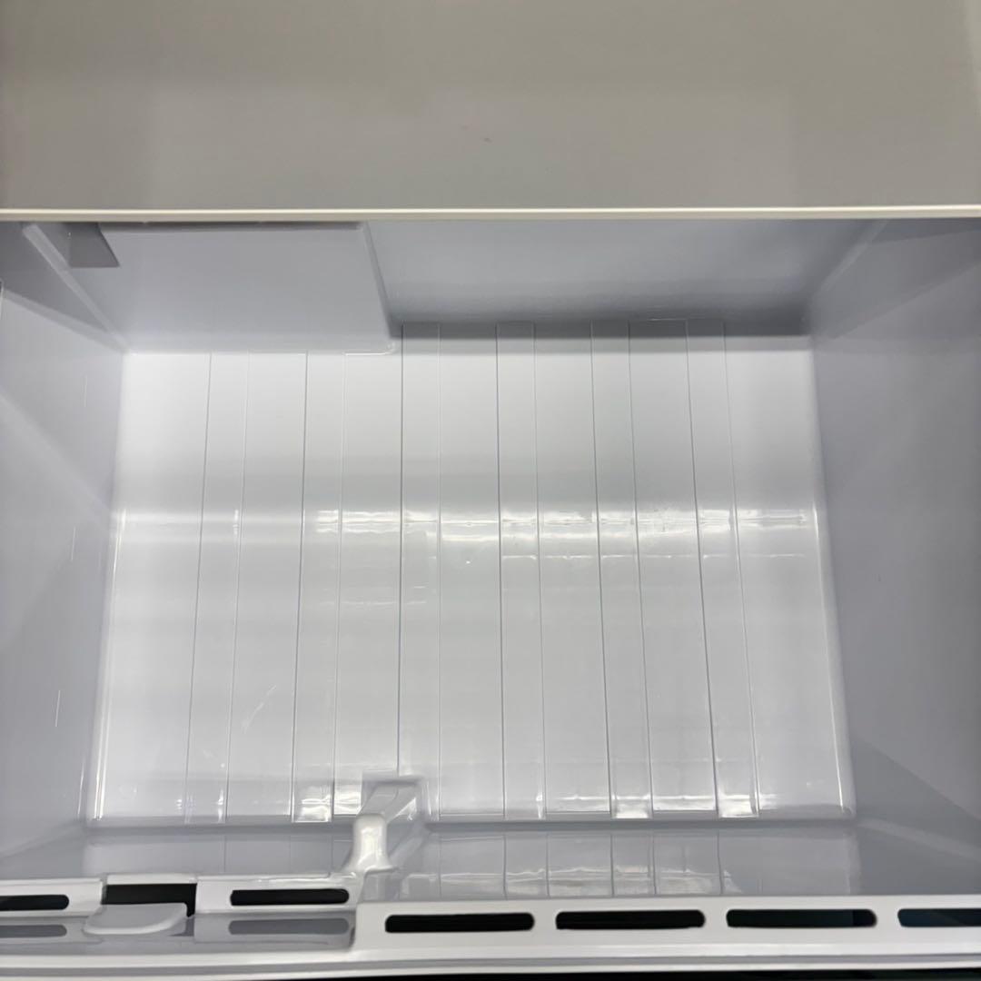 527 AQUA 1〜4人暮らし用　大型冷蔵庫　200L強　自動製氷　右開き