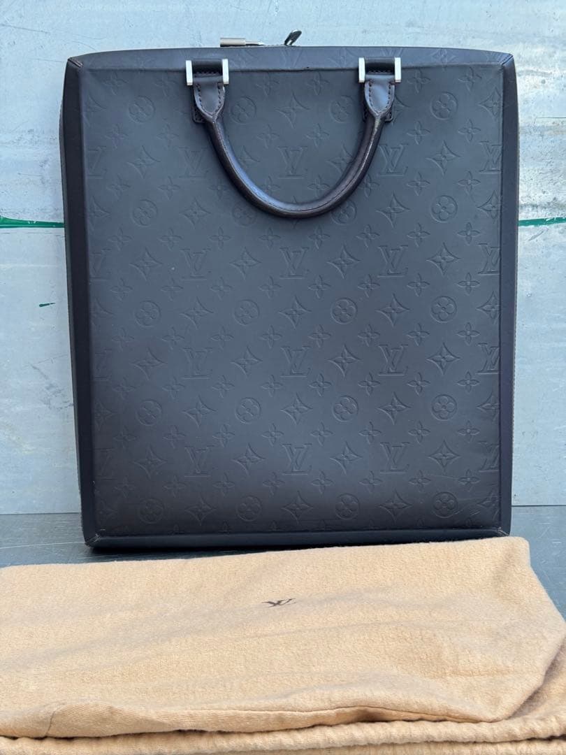 LOUIS VUITTON エルヴィン_モノグラム・グラセ_BRW