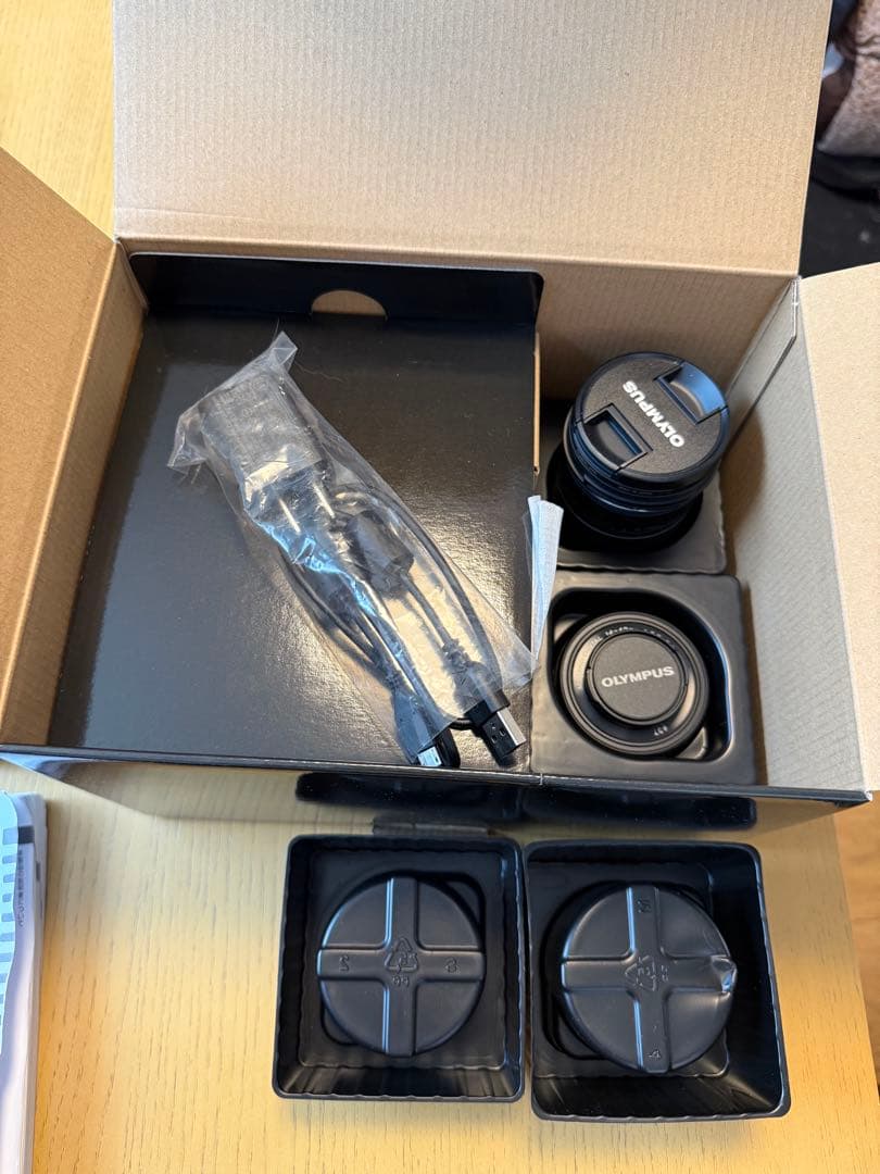 OLYMPUS PEN E-P7 ダブルズーム 美品 外箱保証書付