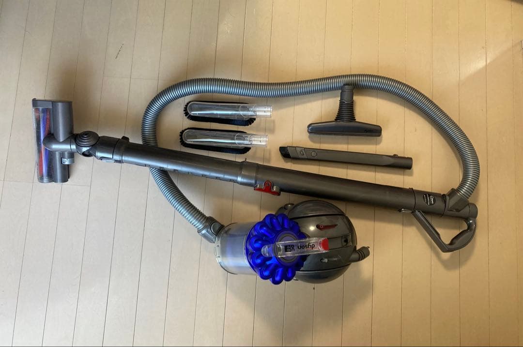 Dyson DC48 サイクロン掃除機　ノズル4種付き