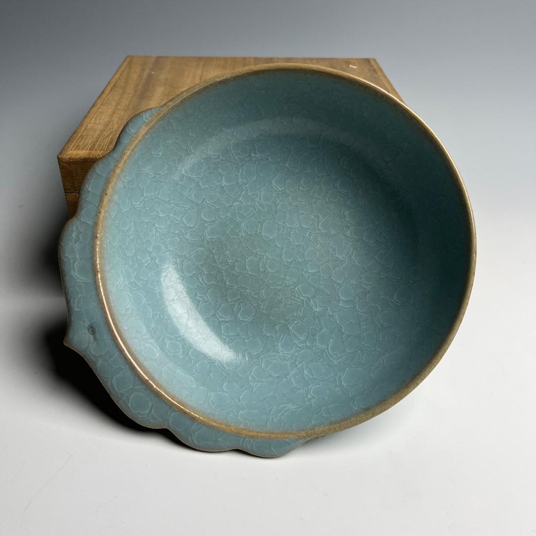 官窯 青磁月白釉板沿単耳洗 紫青 箱付 中国美術 中国古玩