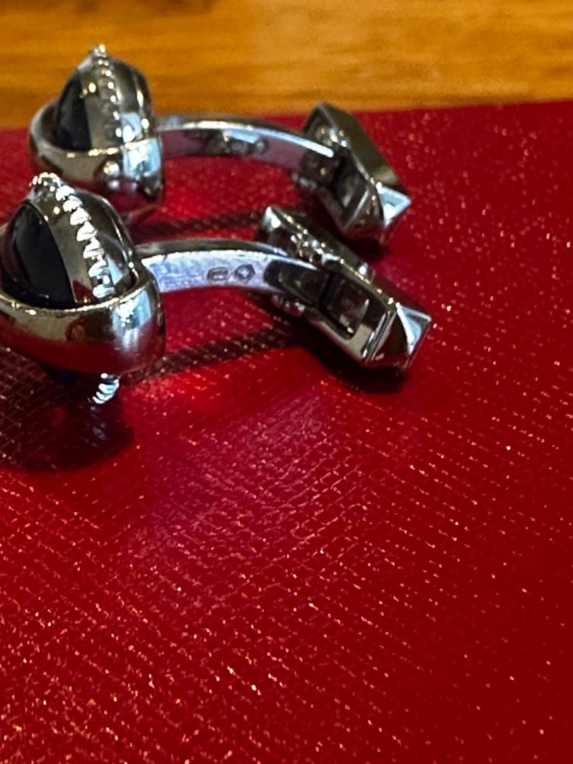 青色球体の金属製カフリンクス