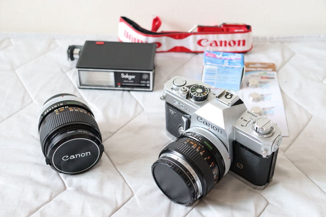 【中古品】Canon FTb（本体・レンズ2本・ストロボ・バッグ）