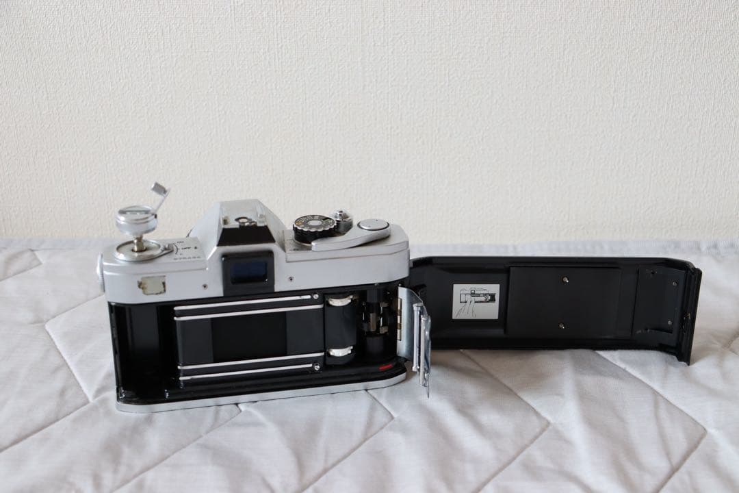 【中古品】Canon FTb（本体・レンズ2本・ストロボ・バッグ）