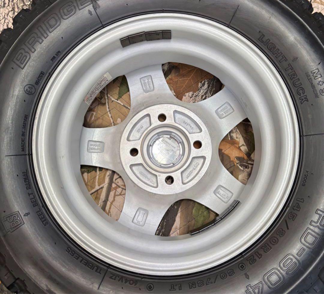 ㉛軽トラ・箱バン用の新品ゴツゴツタイヤと中古ホイールとナット付き
