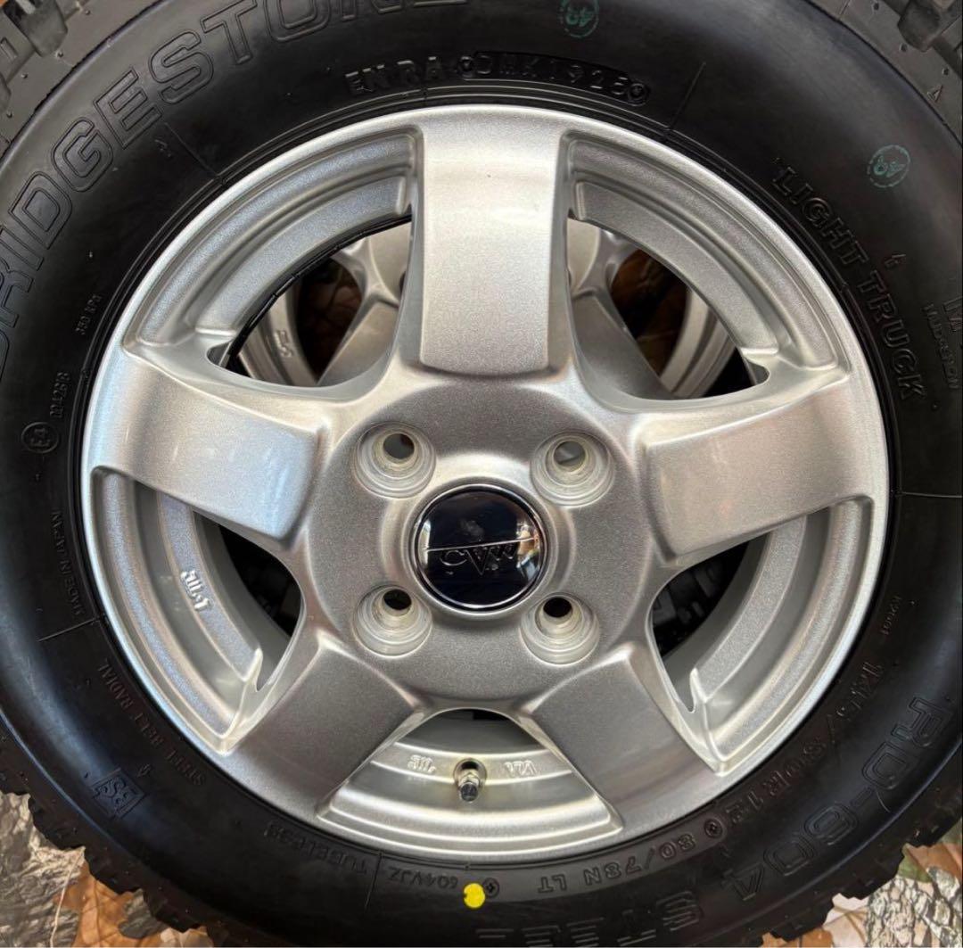 ㉛軽トラ・箱バン用の新品ゴツゴツタイヤと中古ホイールとナット付き
