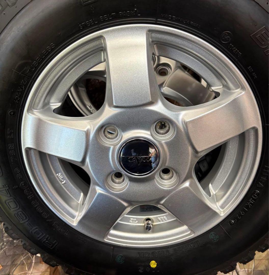 ㉛軽トラ・箱バン用の新品ゴツゴツタイヤと中古ホイールとナット付き