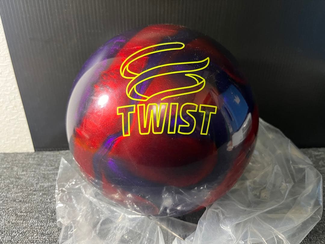 ブランズウィック TWIST ボウリングボール　13ポンド