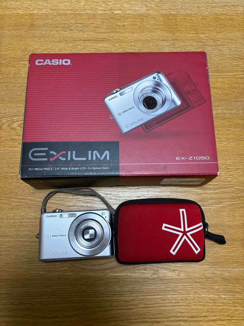 カシオ CASIO EXILIM EX-Z1050 シルバー　ポーチ付