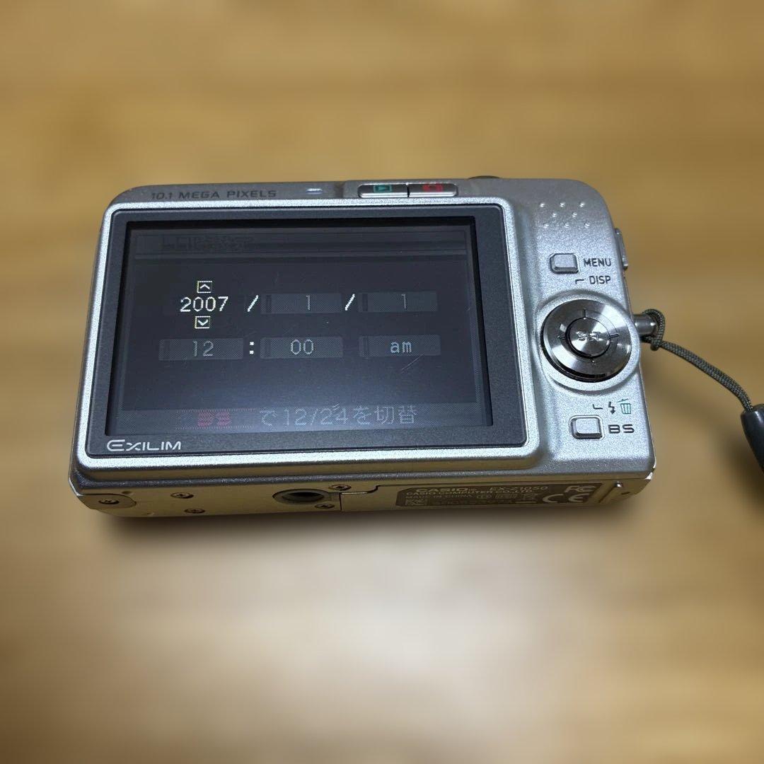 カシオ CASIO EXILIM EX-Z1050 シルバー　ポーチ付