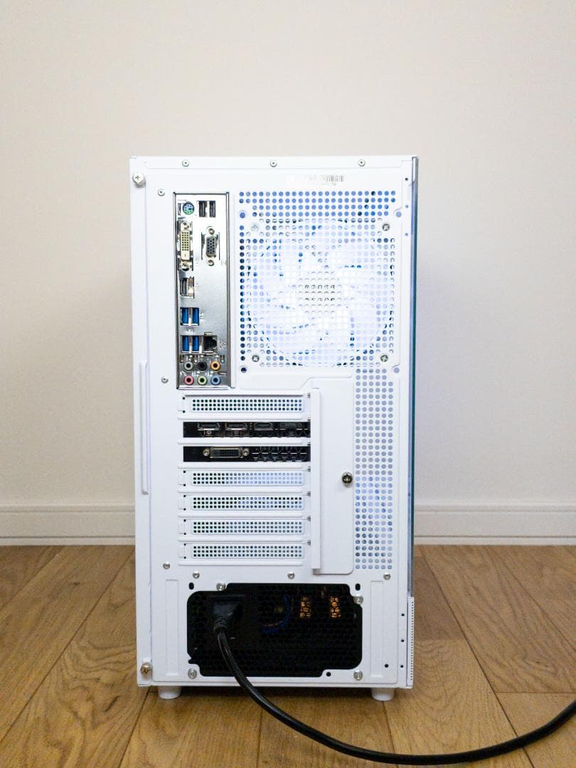 白ゲーミングPC GTX1060 / i7-4790 / SSD 480GB