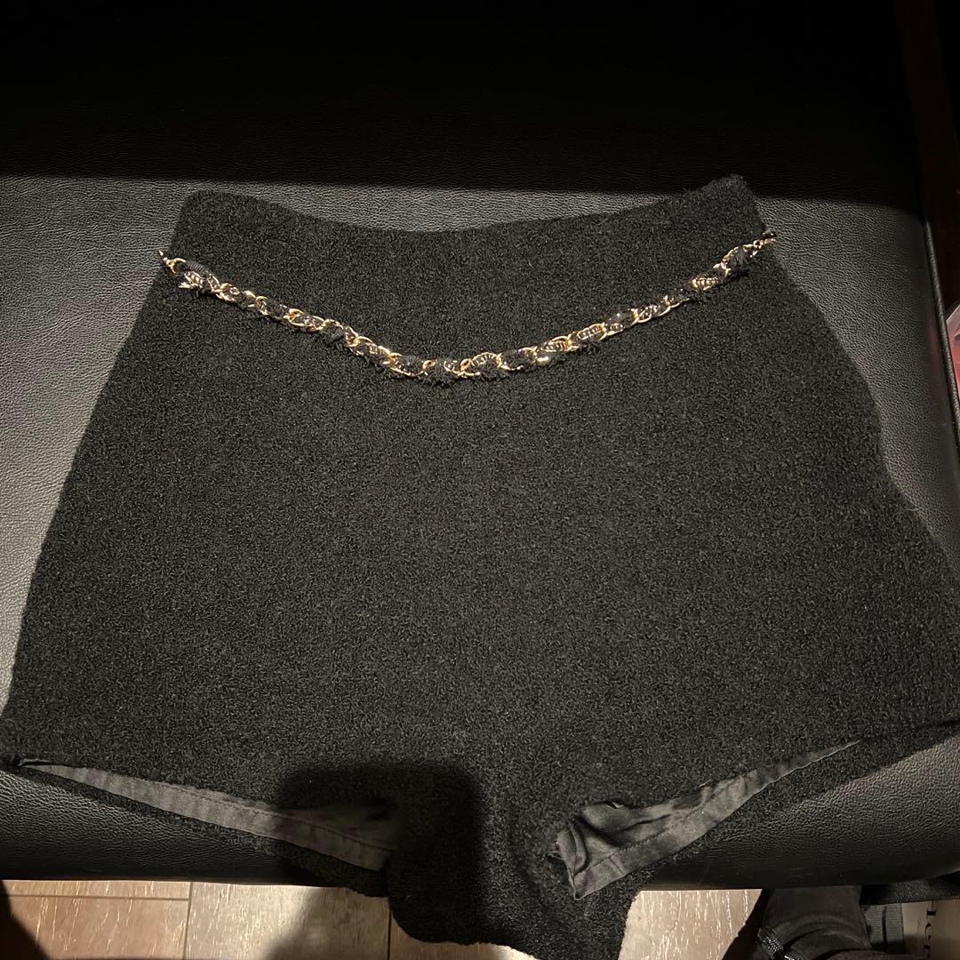 黒 チェーン付きハイウエストショートパンツ