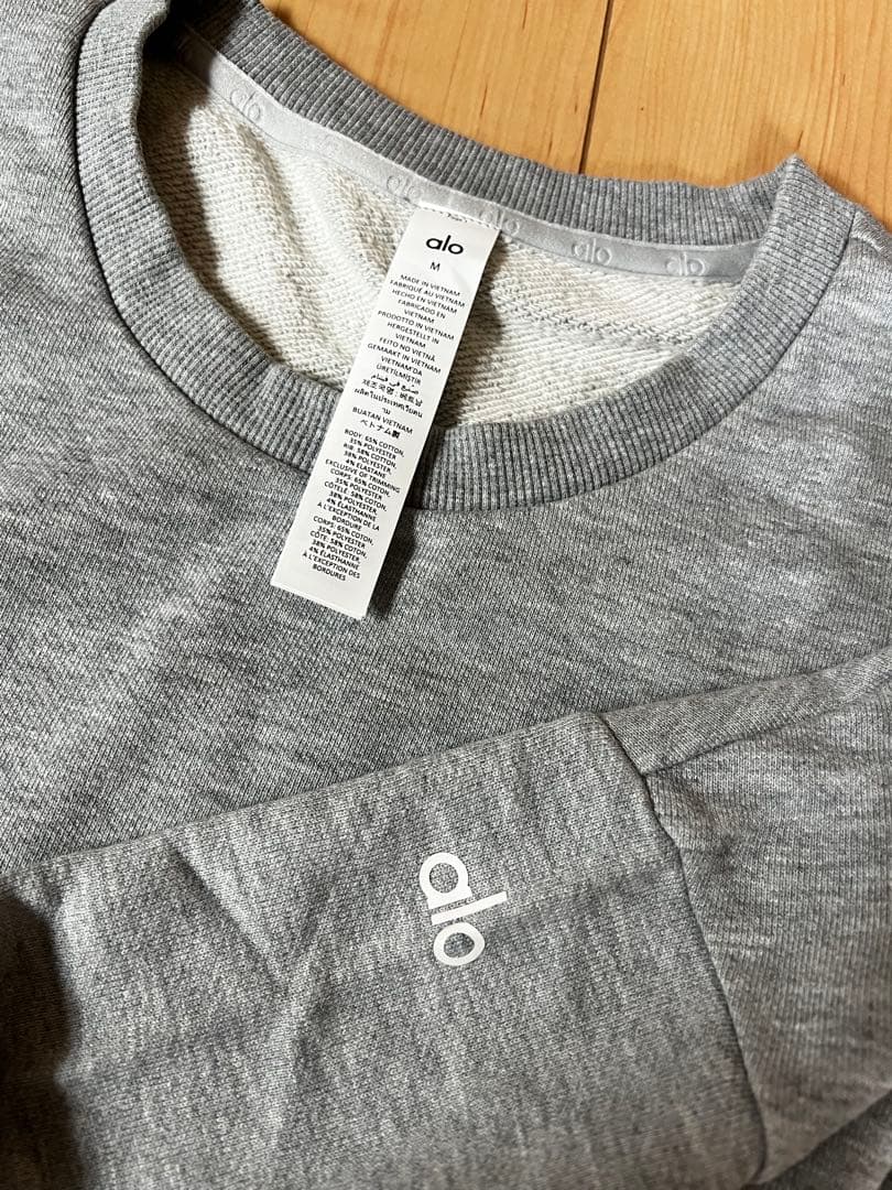 新品未使用　Alo Yoga スウェット　グレー M