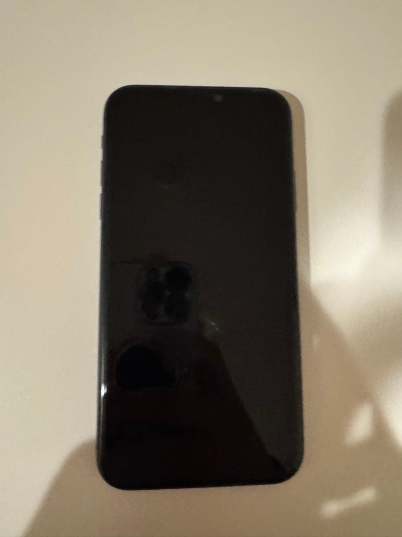 iPhone11 黒　目立つ傷なし