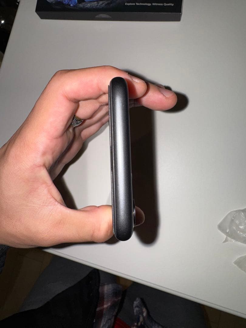 iPhone11 黒　目立つ傷なし