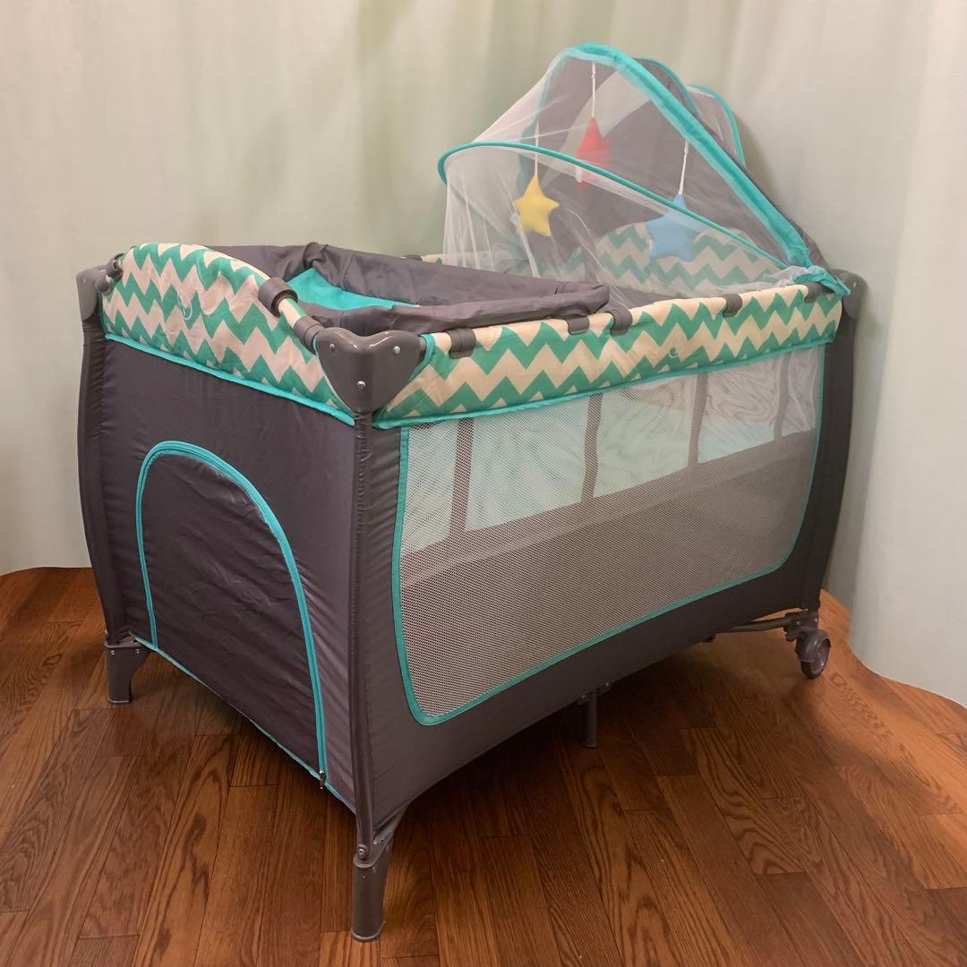 ベビーベッド プレイヤード おむつ替えテーブル付 おもちゃ 蚊帳付き