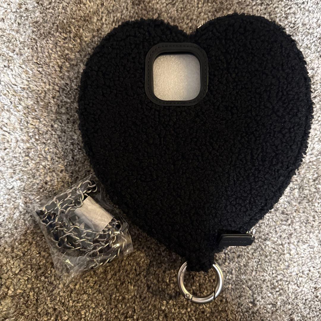 ajew ハート型　iPhone16Pro ケース