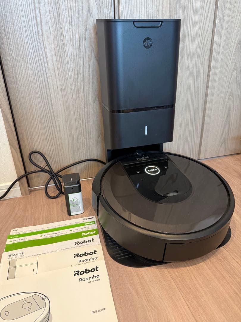 Roomba i7 自動ゴミ収集機能付き(エッジクリーニングブラシのみ動作不良)