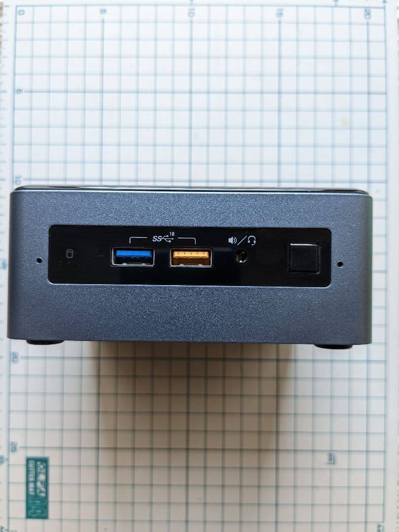ミニPC intel NUC8i5BEH