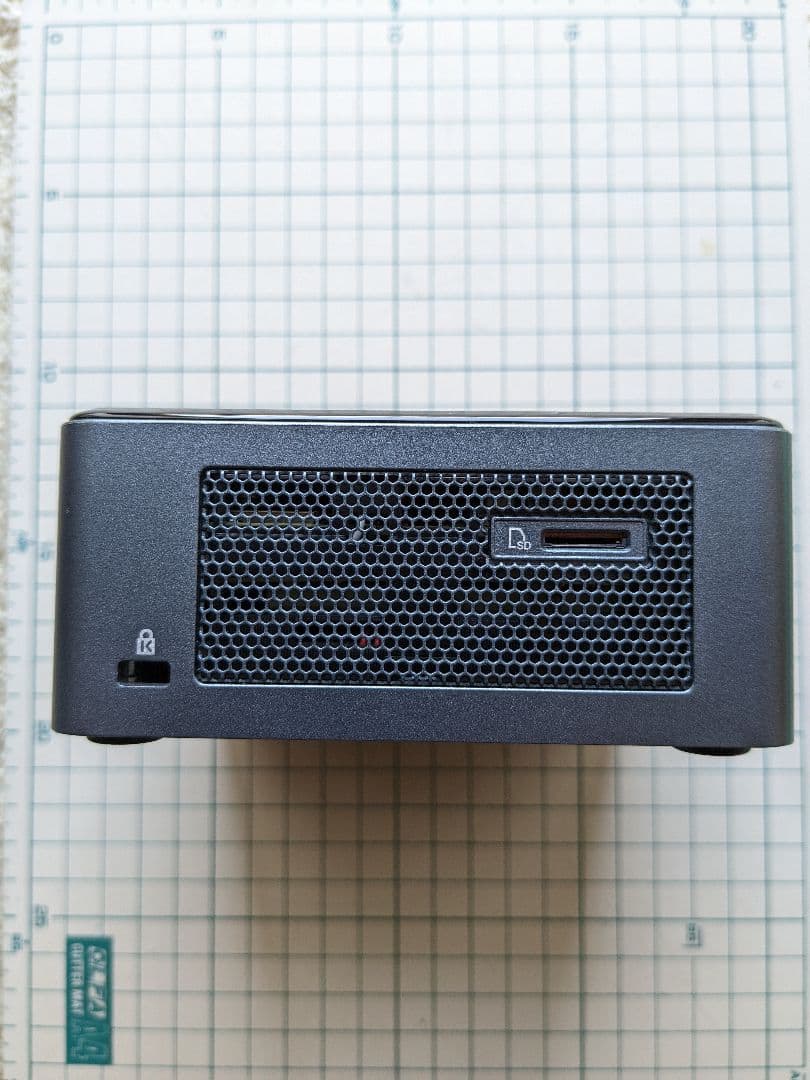 ミニPC intel NUC8i5BEH