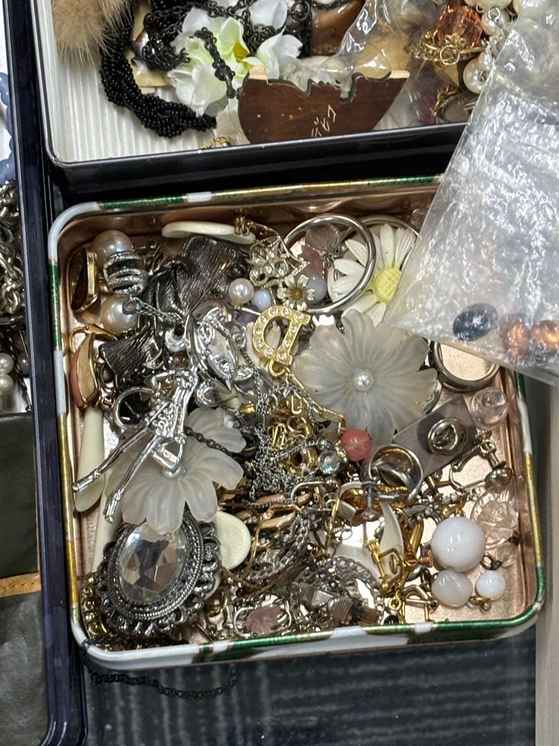 遺品整理　アクセサリー等　大量