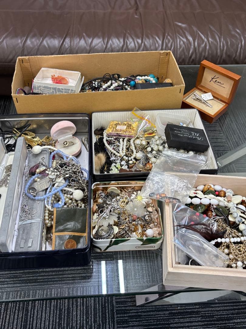 遺品整理　アクセサリー等　大量