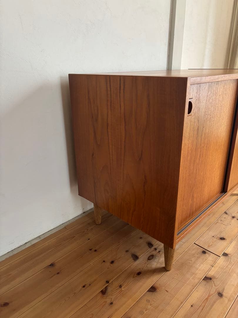 北欧ヴィンテージ　チーク　デンマーク　サイドボードキャビネット