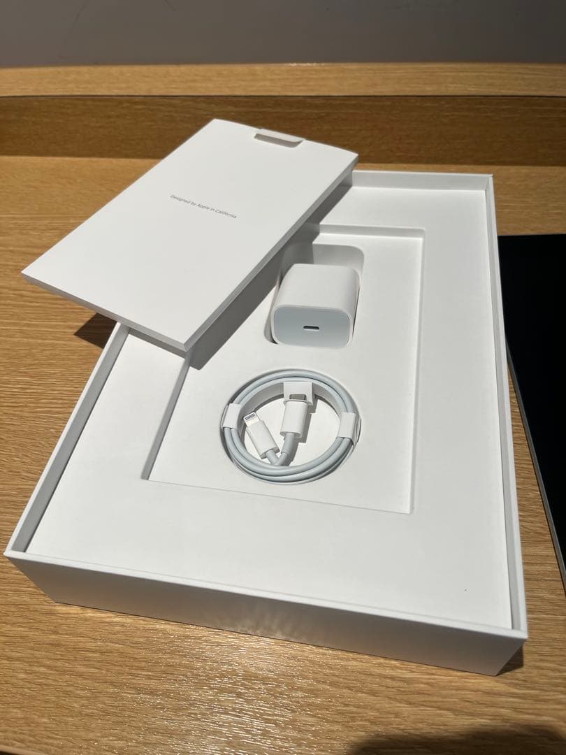 iPad 第9世代　256G 本体 + ケース