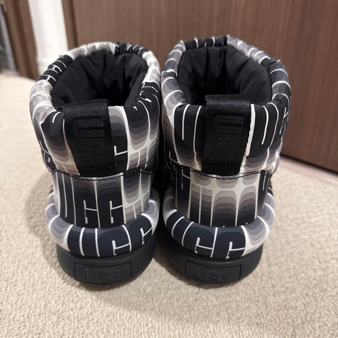 UGG ロゴプリント ショートブーツ