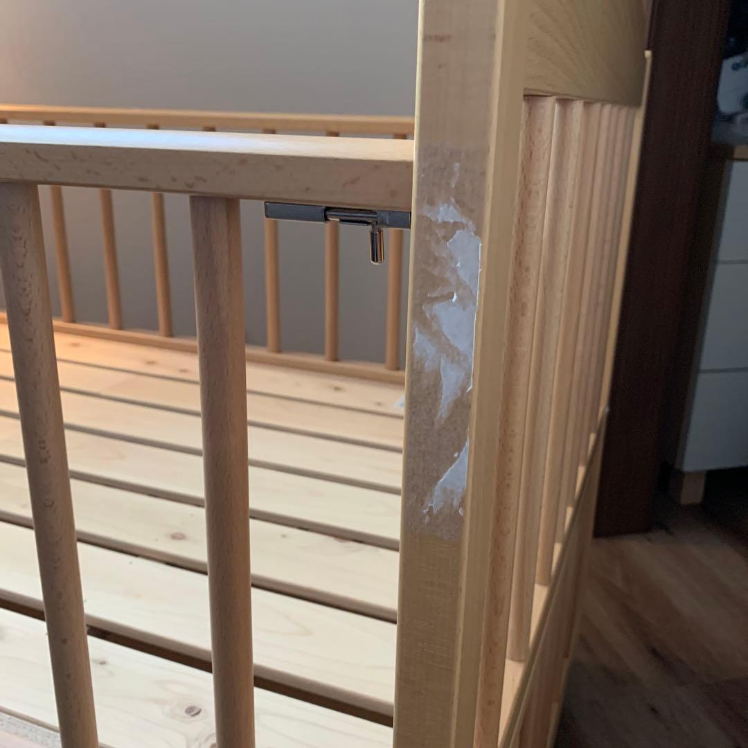 木製ベビーベッド　キャスター付き　添い寝可能　国産ひのき　キッズベッド