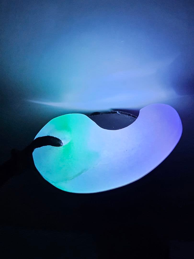 美品　レインボー 翡翠勾玉　　　　　　ペンダント ☆10,800円☆