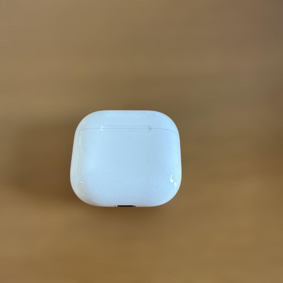 AirPods4本体 ホワイト ノイズキャンセル非搭載