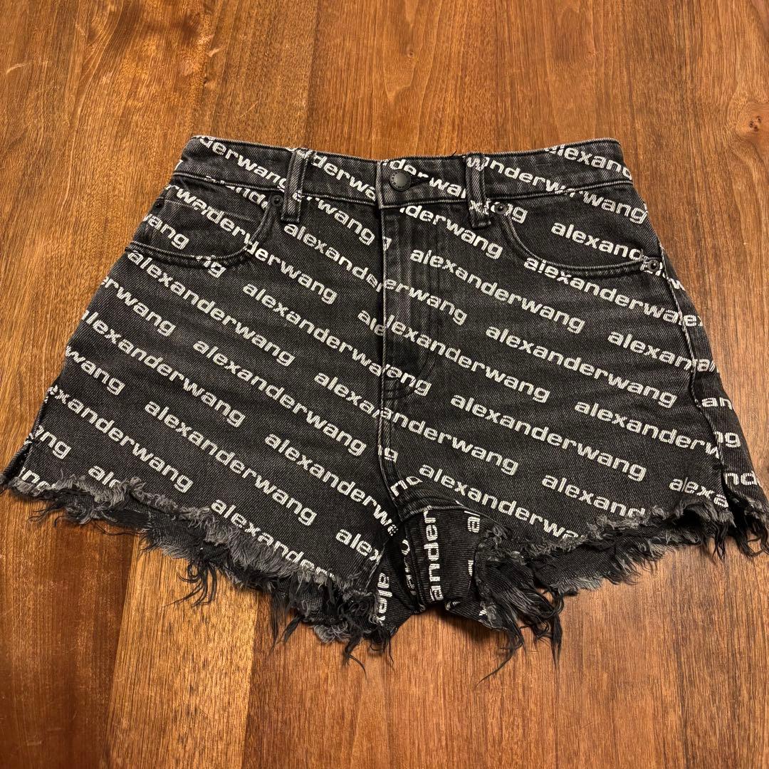 alexanderwang エイジドグレーデニム バイトロゴ ショーツ